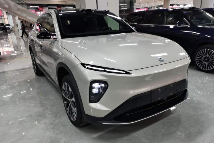 Used Nio EC7 2024 75 kWh Front Right 45 Deg