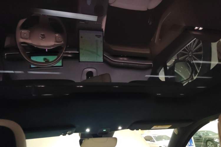 Used Nio EC7 2024 75 kWh Headliner