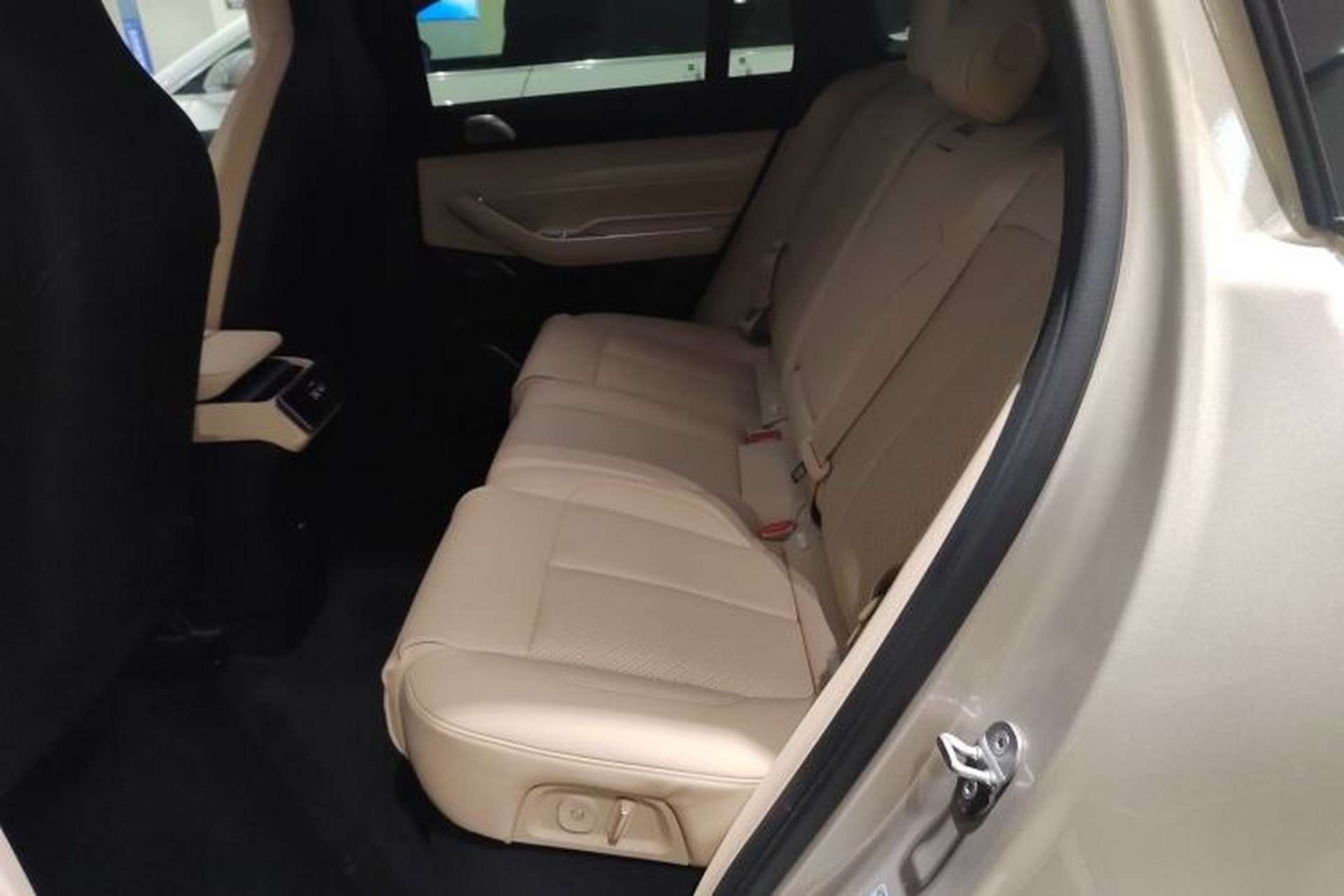 Used Nio EC7 2024 75 kWh Interior 4
