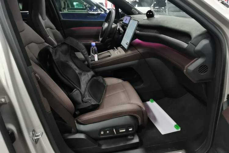 Used Nio EC7 2024 75 kWh Right Front Seat