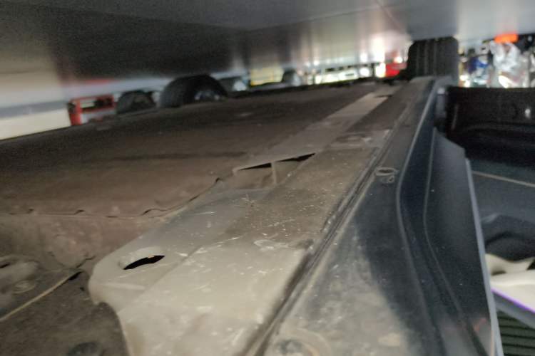 Used Nio ES6 2023 75 kWh Left Side Sill