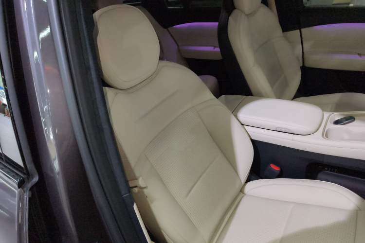Used Nio ES6 2023 75 kWh Right Front Seat