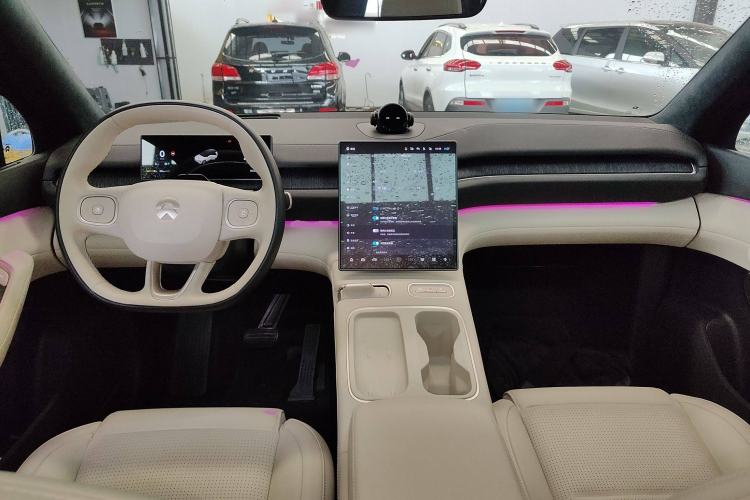 Used Nio ES6 2024 75 kWh Center Console