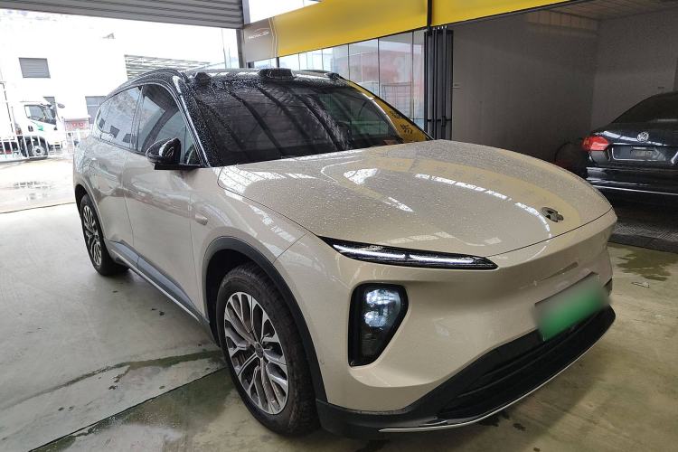 Used Nio ES6 2024 75 kWh Front Right 45 Deg