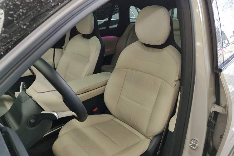 Used Nio ES6 2024 75 kWh Left Front Seat