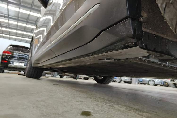 Used Nio ES6 2024 75 kWh Left Side Sill