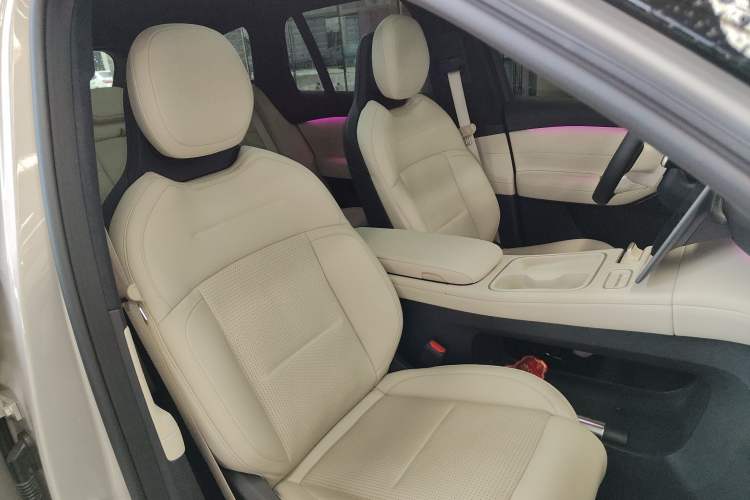 Used Nio ES6 2024 75 kWh Right Front Seat