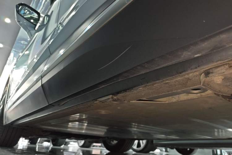 Used Nio ES6 2019 430 km Performance Version Left Side Sill