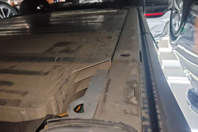 Used Nio ES6 2019 430 km Performance Version Left Side Sill