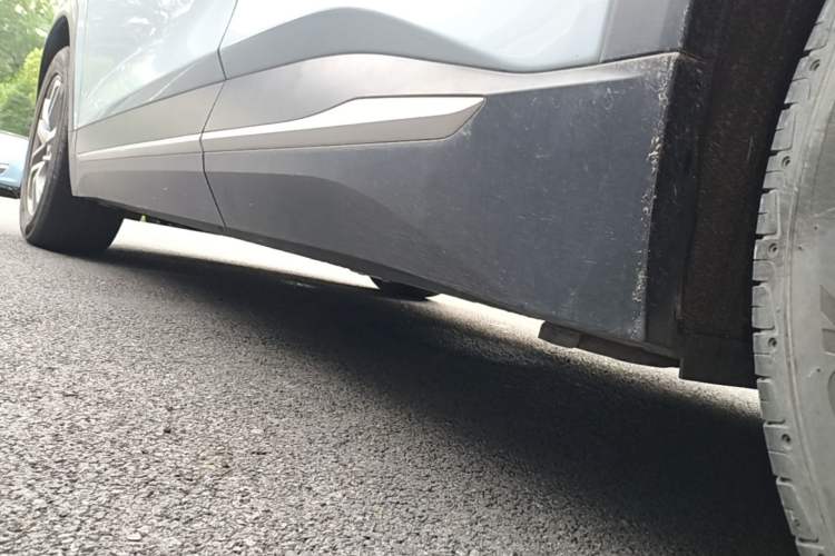 Used Nio ES6 2019 420 km Sport Version Left Side Sill