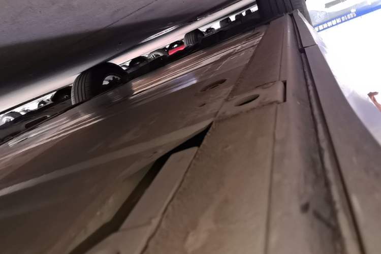 Used Nio ES6 2019 420 km Sport Version Left Side Sill