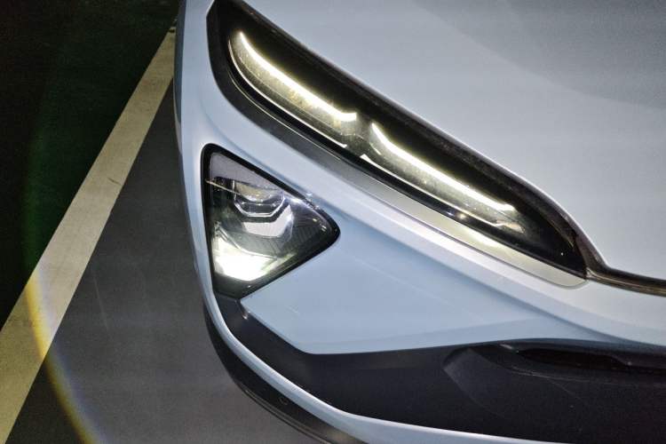 Used Nio ES6 2019 430KM First-Edition Commemorative Version Right Front Headlight