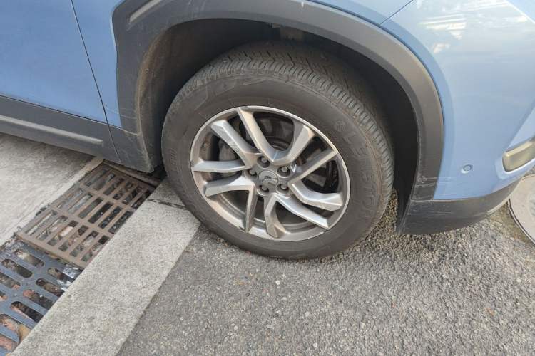 Used Nio ES6 2019 430 km Performance Version Right Front Wheel Hub
