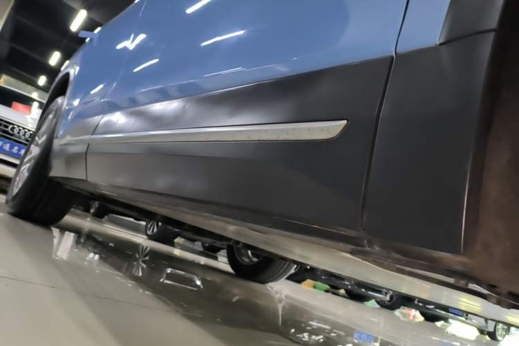 Used Nio ES6 2019 420 km Sport Version Right Side Sill