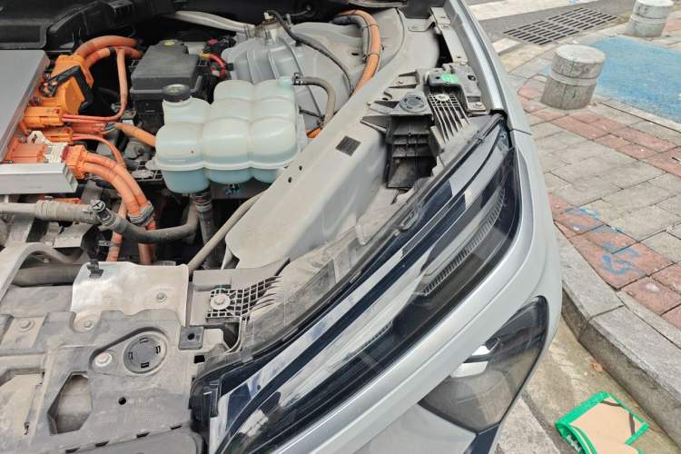 Used Nio ES6 2019 430 km Performance Version Engine Bay Left