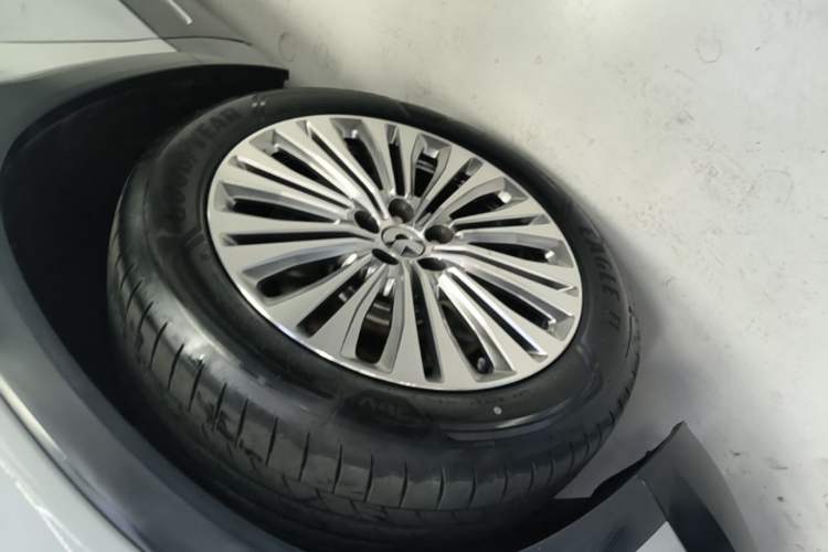 Used Nio ES6 2019 430KM First-Edition Commemorative Version Left Front Wheel Hub
