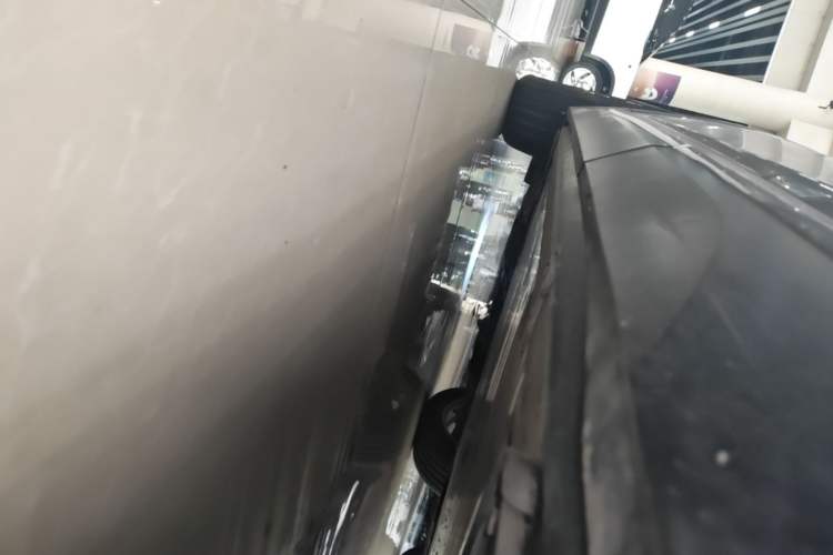 Used Nio ES6 2019 420 km Sport Version Left Side Sill