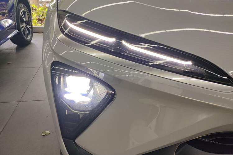 Used Nio ES6 2019 430KM First-Edition Commemorative Version Right Front Headlight