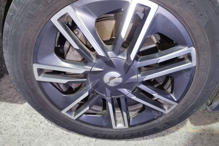 Used Nio ES6 2019 430 km Performance Version Right Front Wheel Hub