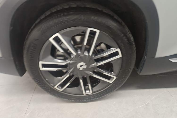 Used Nio ES6 2019 430 km Performance Version Right Rear Wheel Hub