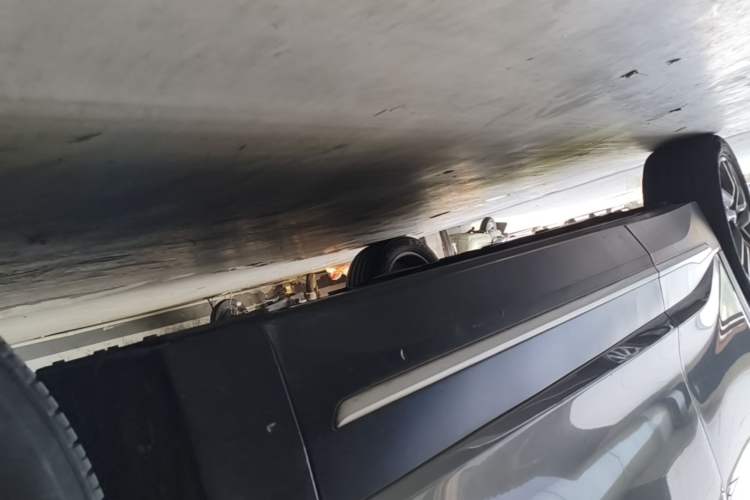 Used Nio ES6 2019 420 km Sport Version Right Side Sill
