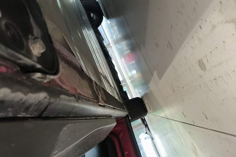 Used Nio ES6 2019 430 km Performance Version Left Side Sill