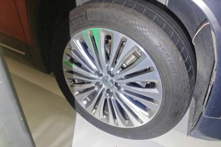 Used Nio ES6 2019 430KM First-Edition Commemorative Version Right Front Wheel Hub