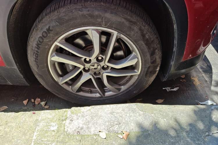 Used Nio ES6 2019 430 km Performance Version Right Front Wheel Hub