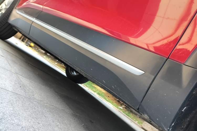 Used Nio ES6 2019 420 km Sport Version Right Side Sill