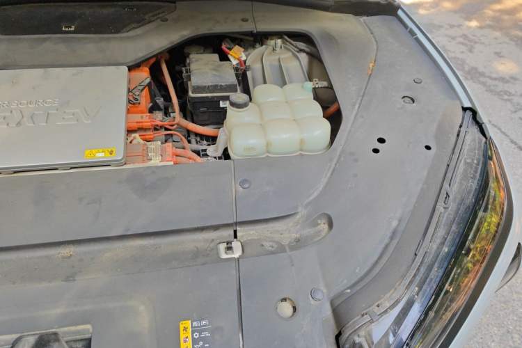 Used Nio ES6 2019 430KM First-Edition Commemorative Version Engine Bay Left