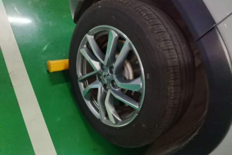 Used Nio ES6 2019 430 km Performance Version Right Rear Wheel Hub