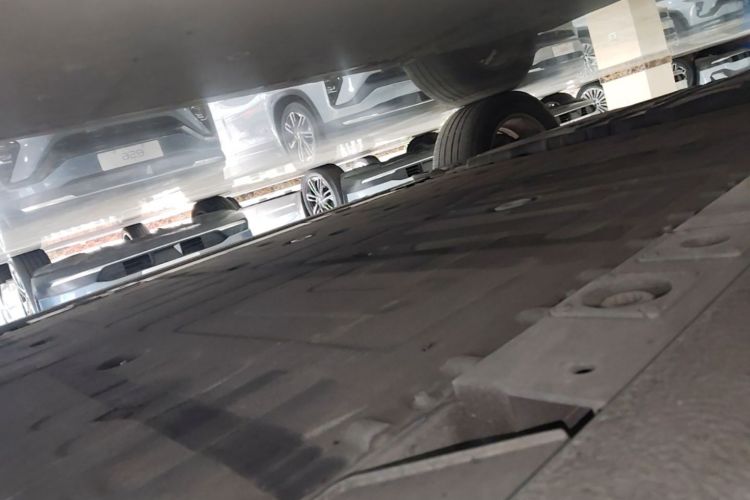 Used Nio ES6 2019 420 km Sport Version Right Side Sill