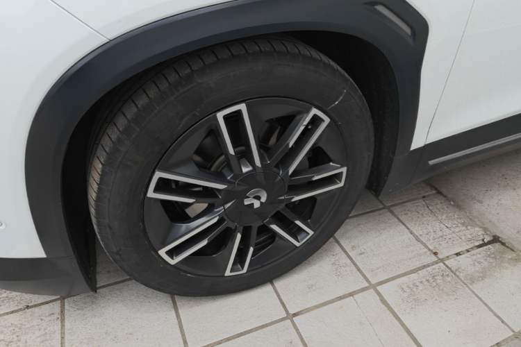 Used Nio ES6 2019 430KM First-Edition Commemorative Version Left Front Wheel Hub