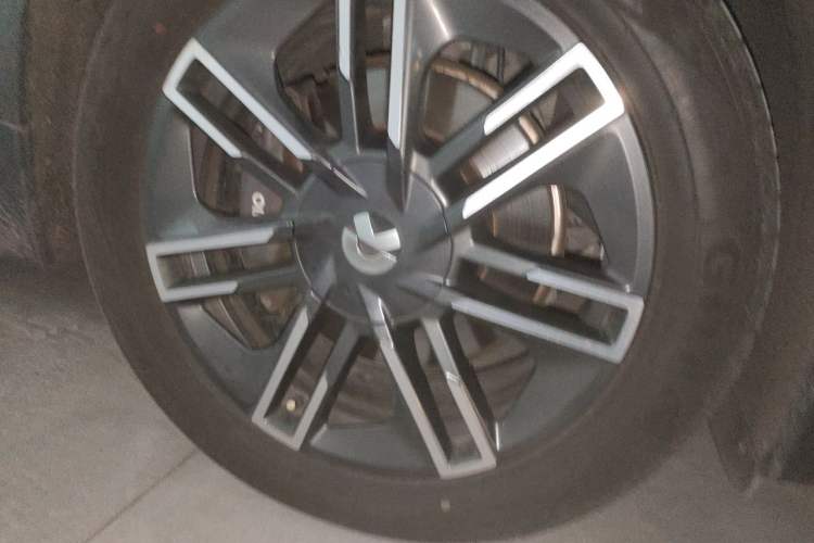 Used Nio ES6 2019 430 km Performance Version Right Front Wheel Hub
