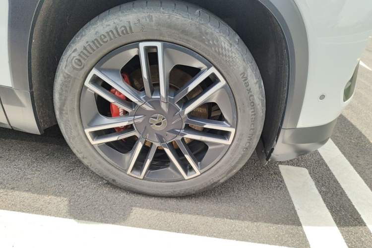 Used Nio ES6 2019 430 km Performance Version Right Front Wheel Hub