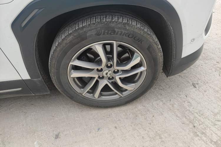 Used Nio ES6 2019 420 km Sport Version Right Front Wheel Hub