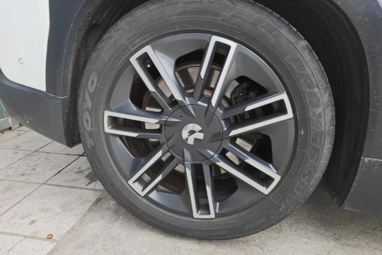 Used Nio ES6 2019 430KM First-Edition Commemorative Version Right Rear Wheel Hub