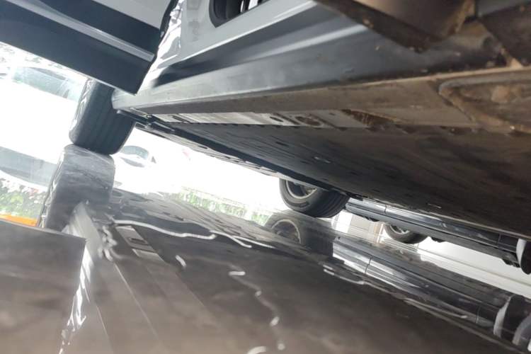 Used Nio ES6 2019 420 km Sport Version Right Side Sill