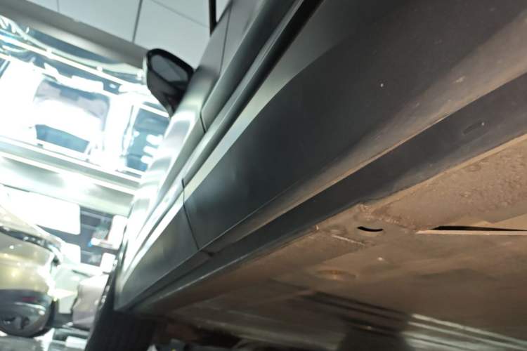 Used Nio ES6 2020 420 km Sport Edition Left Side Sill