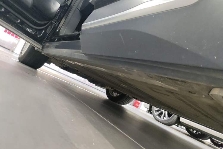 Used Nio ES6 2020 600 km Sport Edition Left Side Sill