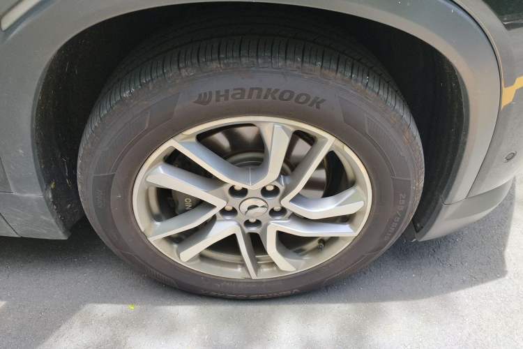 Used Nio ES6 2020 420 km Sport Edition Right Front Wheel Hub