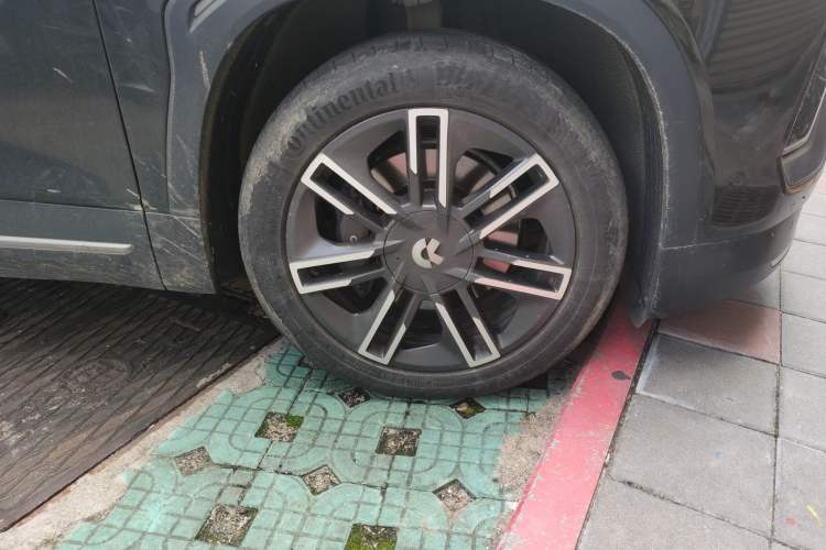 Used Nio ES6 2020 600 km Sport Edition Right Front Wheel Hub