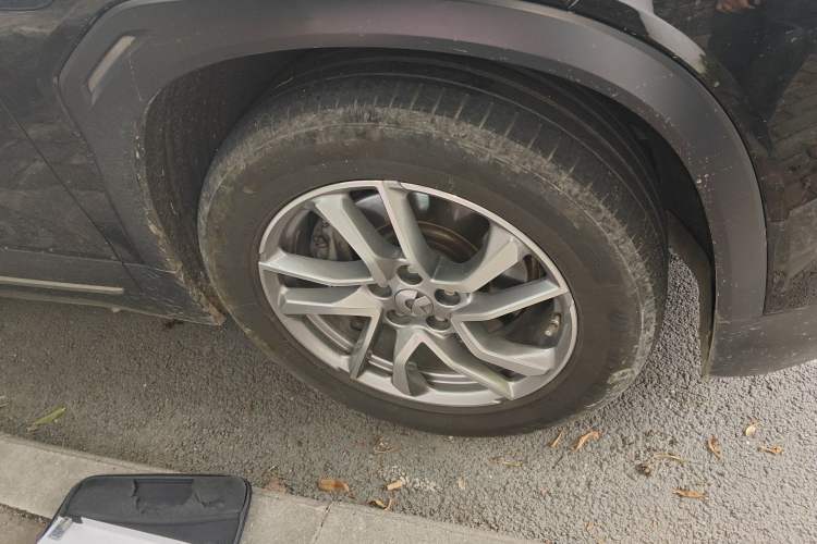 Used Nio ES6 2020 420 km Sport Edition Right Front Wheel Hub