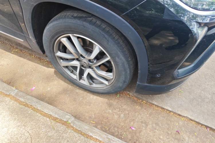 Used Nio ES6 2020 600 km Sport Edition Right Front Wheel Hub