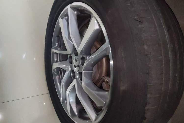 Used Nio ES6 2020 420 km Sport Edition Right Rear Wheel Hub
