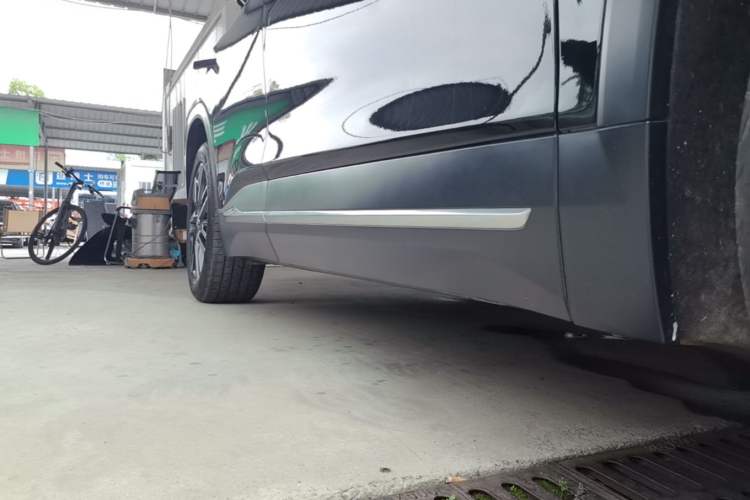 Used Nio ES6 2020 610 km Performance Version Right Side Sill