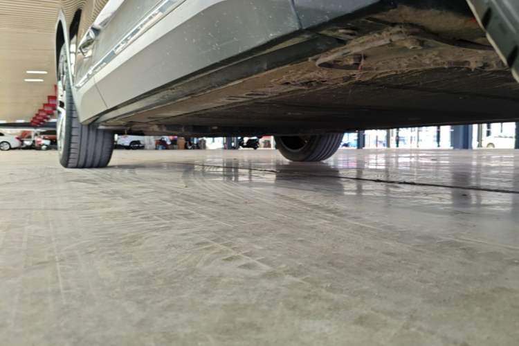 Used Nio ES6 2020 430 km Signature Edition Right Side Sill