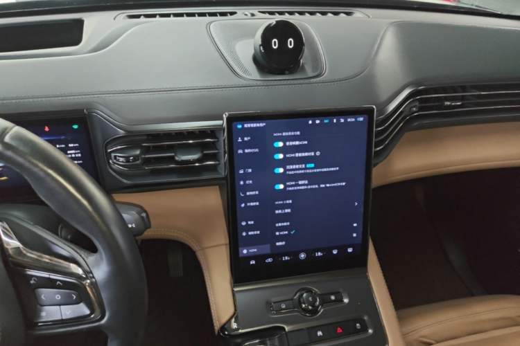 Used Nio ES6 2020 430 km Signature Edition Audio And AC Panel
