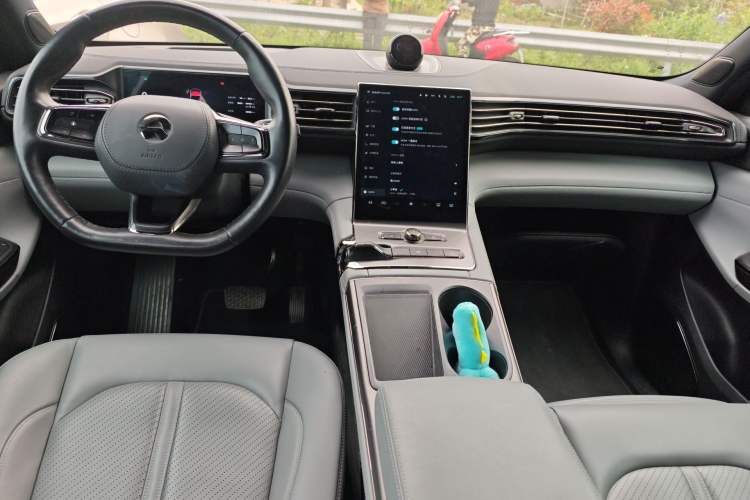 Used Nio ES6 2020 430 km Signature Edition Center Console