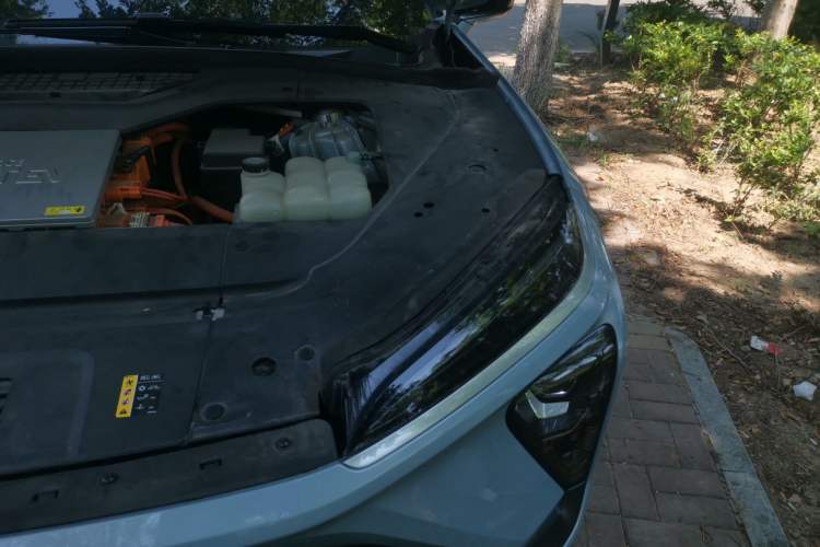 Used Nio ES6 2020 430 km Signature Edition Engine Bay Left